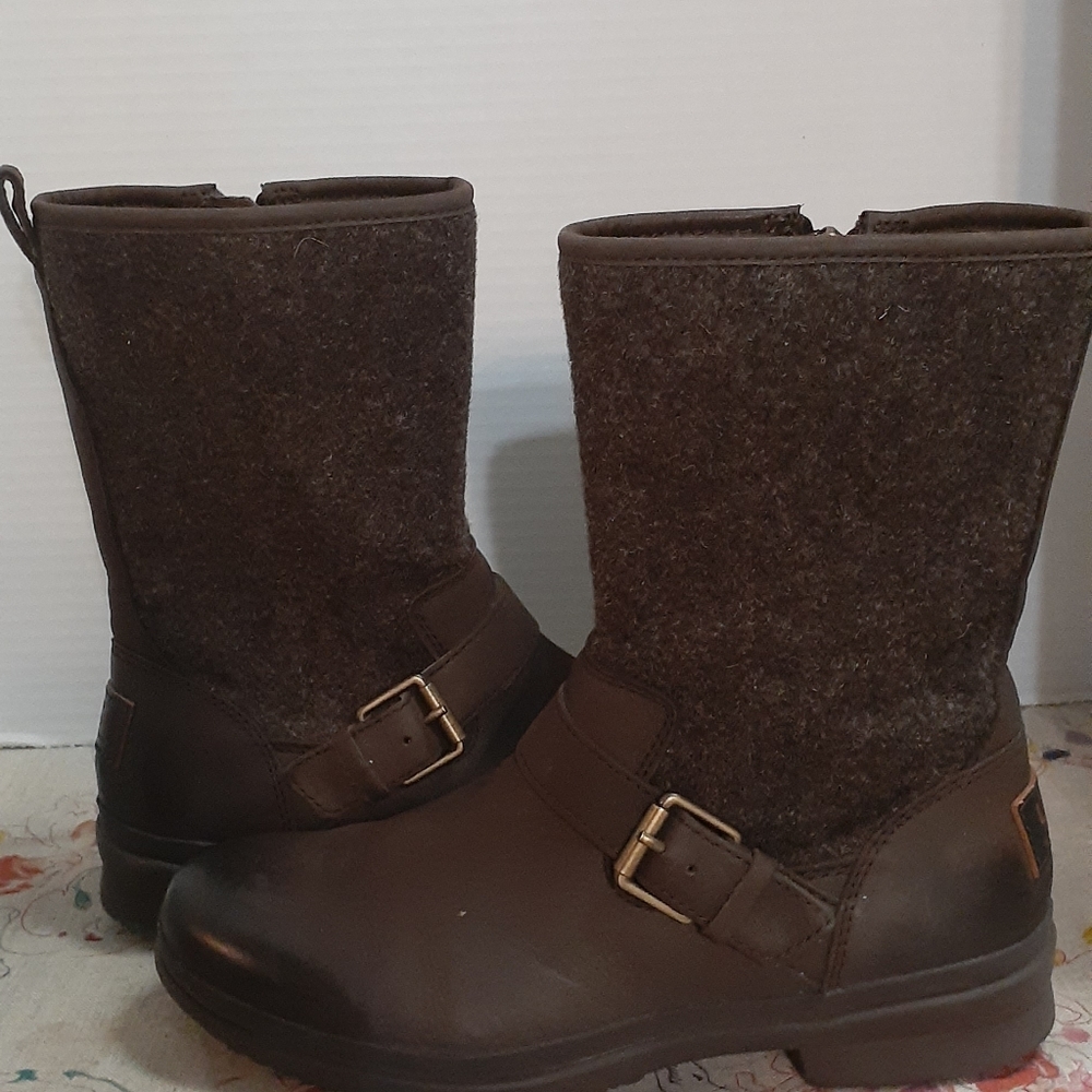 Ugg simmen boots size 6